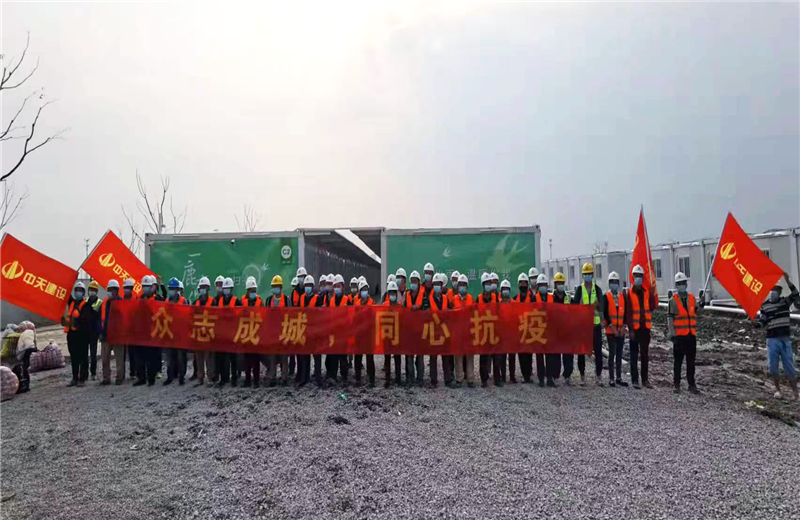 4月5日－18日，PA视讯三建奉贤龙湖天街、朝阳广场等5个项目先后集结203名施工人员参与了4个方舱医院的建设、改造工程。